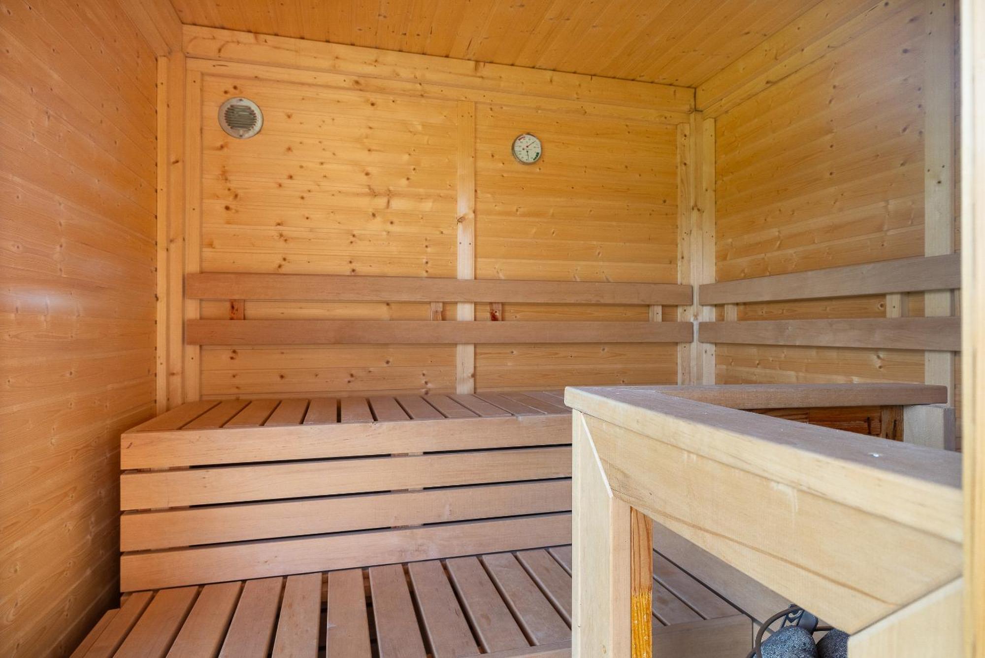 Persimmon Apartment *
